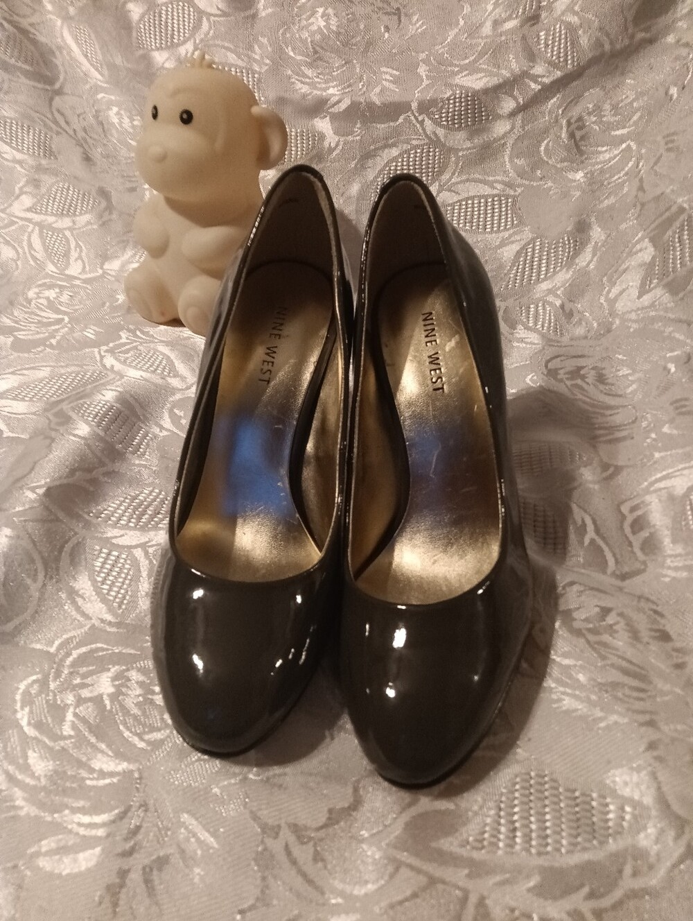 Nine West Women’s Size 6 Grey Pointed Toe Pump Gramercy Patent Leather